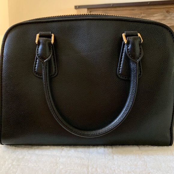 Michael Kors Handbag with detachable strap - Picture 2 of 9